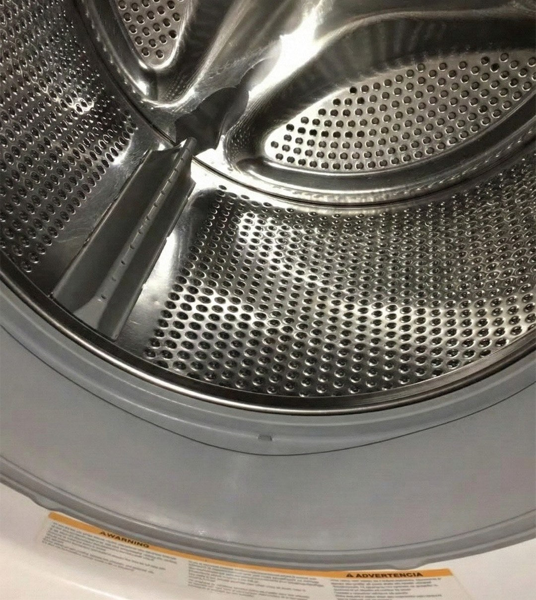 The same washer drum and door seal, clean, after cleaning